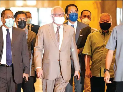  ?? AFP ?? Former Malaysian Prime Minister Najib Razak (centre) arrives at the Court of Appeal in Putrajaya on Monday.