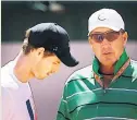  ??  ?? FRUSTRATED A downcast Murray with his coach Ivan Lendl yesterday