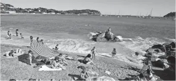  ?? SEBASTIEN NOGIER, EUROPEAN PRESSPHOTO AGENCY ?? People enjoy the sun and sea along the coast of Villefranc­he-sur-Mer, France, on July 1.