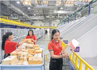  ??  ?? BELOW
Thailand Post has enhanced its services by offering same-day delivery. The cross belt sorter shown can handle more than 6.5 million parcels a month.