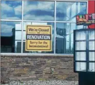  ?? JEREMY SCHIFFRES — DAILY FREEMAN FILE ?? This sign has been in a window at the former Hardee’s/ Carl’s Jr. restaurant in the town of Ulster, N.Y., since the business closed in the spring of 2018, but the building remains empty.