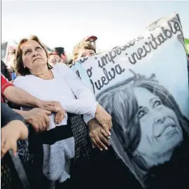  ?? NATACHA PISARENKO / AP ?? Partidario­s de Cristina Fernández, el sábado en Buenos Aires