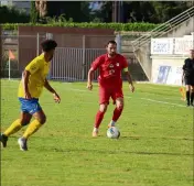  ??  ?? L’AS Cannes et Gauthier Denis jouent leur premier match de championna­t aujourd’hui à  heures face à Mandelieu. (Photo R.H.)