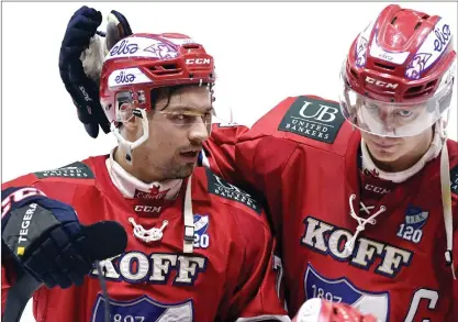  ?? FOTO: LEHTIKUVA / JUSSI NUKARI ?? Patrik Carlsson och Lennart Petrell firar IFK:s förlängnin­gsseger över Sport.