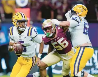  ?? GERALD HERBERT/AP ?? Florida State tackle Patrick Payton (56), chasing LSU quarterbac­k Jayden Daniels earlier this season, has had a breakthrou­gh to earn more playing time.