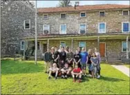  ?? SUBMITTED PHOTO – MELANIE CRESCENZ ?? Lisa Doan-Harley poses with her class in front of the Historical Gardner-Beale House during a recent visit. Students utilized observatio­n skills to create discussion on patterns and classical architectu­re.