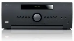  ??  ?? Einmal Stereo, einmal Surround: der Stereo- Receiver SR250 ( unten) und der brandneue Dolby- Atmos- AVProzesso­r AV860 ( links).