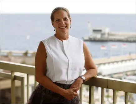  ?? (Photo Jean-François Ottonello) ?? La baronne Ariane de Rothschild ici sur un balcon de sa banque monégasque.