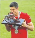  ?? AFP ?? Bayern’s Robert Lewandowsk­i with the Bundesliga’s top scorer trophy.