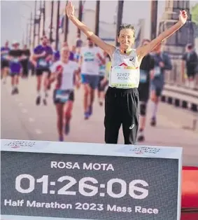  ?? ?? Rosa Mota fixou o novo recorde da meia-maratona no escalão dos 65 aos 69 anos, com um verdadeiro `tempo-canhão'