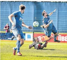  ?? FOTO: RALPH MATZERATH (ARCHIV) ?? Maurice Röttgen (rechts) kam aus einer großen Verletzung zurück und traf zum 8:1 für den FCM in Velbert.