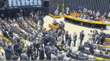  ?? Luis Macedo/Câmara dos Deputados ?? Os deputados irão anunciar o voto no microfone, de forma nominal, nos mesmos moldes do processo de impeachmen­t da ex-presidente Dilma Rousseff (PT)