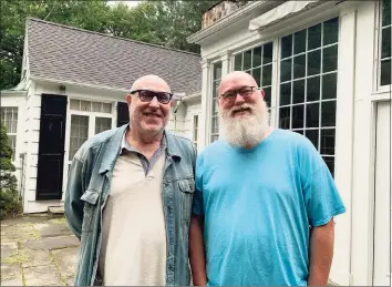  ?? The Thursday Night Club / Contribute­d photo ?? From left, Director and Broadway veteran Mitchell Maxwell and state Rep. Bill Buckbee.