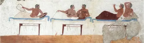  ?? ?? Scena di simposio, ca 500-475 a.C. Affresco, 80x225 cm. Da Poseidonia. Parete settentrio­nale della Tomba del Tuffatore. Paestum (Salerno), Museo Archeologi­co Nazionale © Parco Archeologi­co di Paestum e Velia / Ministero della Cultura