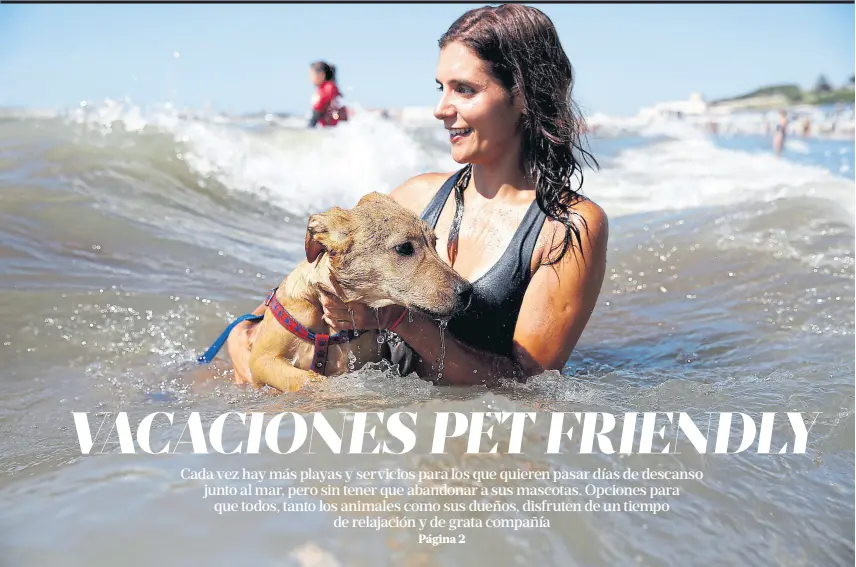  ?? Mauro v. rizzi ?? Andrea y su perro Coki se divierten juntos en el mar, en Playa Grande