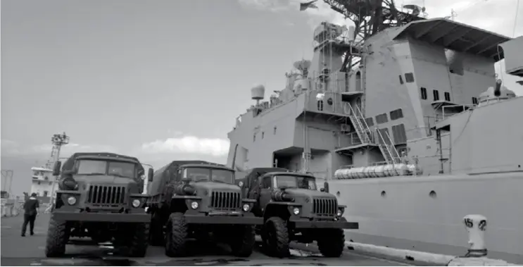  ?? (Ruth Abbey Gita/SunStar Philippine­s) ?? MANILA. Three of the military vehicles donated by the Russian government to the Philippine­s, Wednesday, October 25, at the Port of Manila where the Russian warship Admiral Pantaleev is docked.