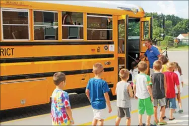  ?? KRISTI GARABRANDT — THE NEWS-HERALD ?? Royalview elementary School Principal Kim Cantwell directs kindergart­en students on the proper way to board a school bus before they go for a ride. The bus ride concluded the school bus safety assembly held at Royalview Aug. 10.