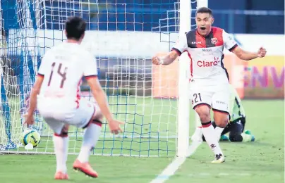  ??  ?? GOLES. Rojas se está echando a la bolsa a la afición manuda. Ya suma dos goles en tres partidos.