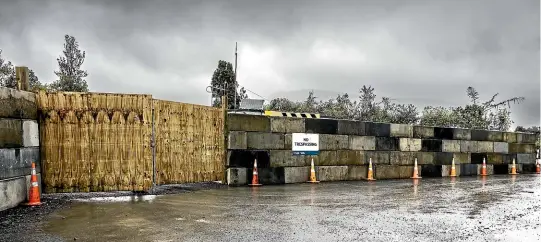  ?? VANESSA LAURIE/STUFF ?? A large wall made from interlocki­ng concrete blocks and ‘‘no trespassin­g’’ signs has been put in place along with extra security at the top of Mt Messenger.