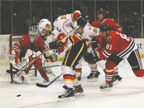  ?? JONATHAN DANIEL/GETTY IMAGES/FILES ?? Flames star Jarome Iginla, left, and Marian Hossa of the Blackhawks in action back in 2011. Both have been named to the Hockey Hall of Fame.