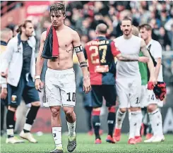  ?? FOTO: AFP ?? La tristeza de Dybala al final del partido tras la derrota de 2-0.