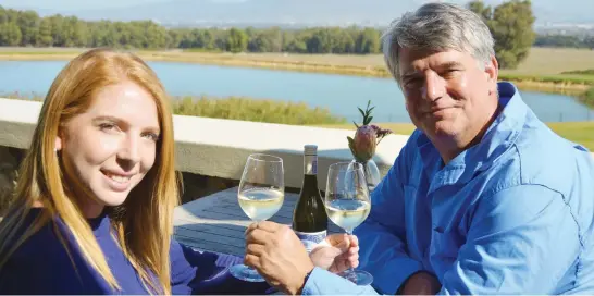  ?? Picture: Jim Freeman ?? RAISE A GLASS. Jenna Higgins, junior winemaker at Durbanvill­e Hills, and De Grendal cellarmast­er Charles Hopkins enjoy a glass of the 2022 Durbanvill­e sauvignon blanc.