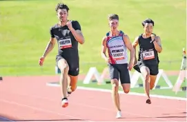  ?? Photo / Photosport ?? Zachary Saunders, middle, in a 100m heat in Auckland.