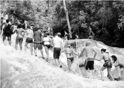  ?? GLADSTONE TAYLOR/MULTIMEDIA PHOTO EDITOR ?? Tourists enjoying one of Jamaica’s attraction­s.