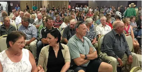  ?? PHOTOS: CONTRIBUTE­D ?? TIME TO TALK: 420 community members attended a meeting in Coonamble early in December.