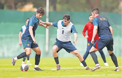  ?? ?? Paulo Bernardo, ao centro, é o capitão e o mais internacio­nal dos sub-21, com 22 jogos