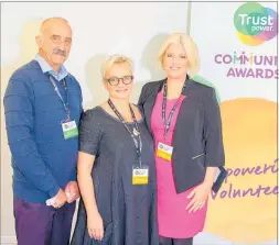  ?? PICTURE / TRUSTPOWER ?? SOWERS OF SEEDS: The´ re` se Wickbom and Inky Vink, representi­ng the Bald Angels Charitable Trust in Queenstown, with support from Far North mayor John Carter.