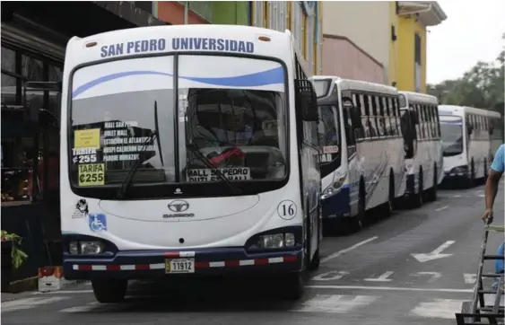 ?? RAFAEL MURILLO ?? Los autobusero­s deben entregar a la Aresep datos de la demanda de cada ruta de bus. (Foto con fines ilustrativ­os).