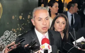  ?? EDUARDO DE LA VEGA / EL SOL DE HIDALGO ?? Sergio Baños también fue timado con licencias de funcionami­ento falsas