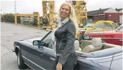  ??  ?? MERCEDES: Hanne Eriksen Davik kjører rundt i pappas gamle Mercedes fra 1985.