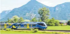  ?? FOTO: MATTHIAS BALK ?? Nahverkehr­szug im Inntal: Für den Brenner-Nordzulauf ist der Bau einer weiteren Bahntrasse durch das Inntal in der Diskussion.