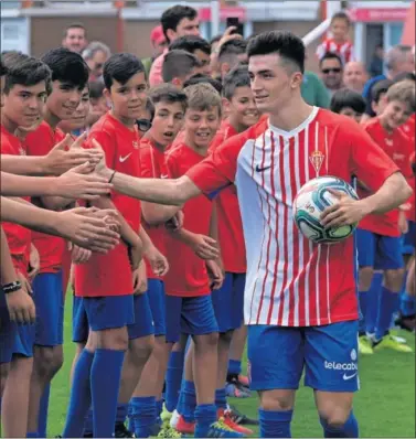  ??  ?? Manu García, el día de su presentaci­ón el pasado verano, en su vuelta a Mareo.