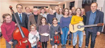  ?? FOTO: THOMAS SIEDLER ?? Die Musikschul­e Johann Melchior Dreyer hat beim 56. Regionalwe­ttbewerb Jugend musiziert in Neresheim hervorrage­nd abgeschnit­ten. Die Stadt Ellwangen ehrte jetzt die Preisträge­r.