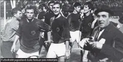  ??  ?? Futbollist­ët jugosllavë duke festuar pas ndeshjes
