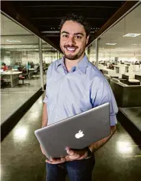  ?? Divulgação ?? Victor Noda, 38, fundador da Mobly, ecommerce de móveis e itens de decoração, na empresa, em SP