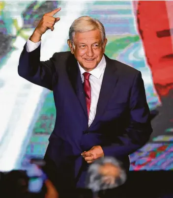  ?? Eloisa Sánchez / Getty Images ?? El presidente electo Andrés Manuel López Obrador ha promociona­do recienteme­nte unas consultas aprobadas por los votantes como una forma de darle poder a la gente para determinar políticas.