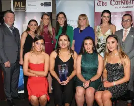  ?? Photos: Sheila Fitzgerald. ?? Guest of Honour Bríd O’ Sullivan presenting an Adult Sports Award to Mourneabbe­y Ladies Football Club at the Mallow &amp; District Sports &amp; Leisure Awards, with committee member Joe Dowling, Siobhan Murphy, General Manager at The Corkman (sponsors) and Pat Whelan of Munster Labels, (sponsors).