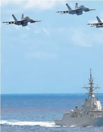  ??  ?? Maniobras conjuntas de EE.UU. y España en el mar Jónico, en 2019