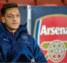  ?? Foto: dpa ?? „Ich will nicht gehen, damit hat sich das“, sagt Mesut Özil zu seiner Situation als Bankdrücke­r beim FC Arsenal.