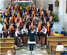  ?? Foto: Marion Beck ?? Der Oettinger Simply Joy Gospel Chor und das Lehminger Klarinette­n Ensemble in der St. Sebastian Pfarrkirch­e.