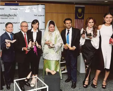  ?? PIC BY ROSDAN WAHID ?? Malaysia External Trade Developmen­t Corporatio deputy chief executive officer Datuk Wan Latiff Wan Musa (second from left) and Nottinghee­ls director Amy Chiew (third from left) at the launch of the Nottinghee­ls Spring Summer 2018 collection in Kuala...