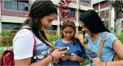  ??  ?? Stefanny Claudett, Michelle Contreras y Fernanda Coello.