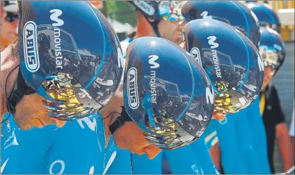  ?? FOTO: EFE ?? Alejandro Valverde y Nairo Quintana en primer término antes de tomar la salida en la tercera etapa del Tour de Francia