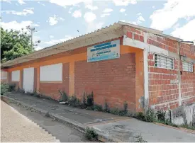  ?? Alfredo Estévez / La Opinión. Foto Luis ?? LA ESCUELA presta servicio DE Comedor infantil A los niños DEL Barrio. /