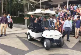  ?? PHOTO: VISHAL SIKKA’S OFFICIAL TWITTER HANDLE ?? Taking forward his love for automation, Infosys CEO Vishal Sikka (in the front seat) arrived at the company’s Bengaluru headquarte­rs in a driverless golf cart, built by the firm’s engineers, on Friday