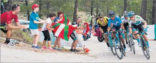  ??  ?? CUARTETO DE CABEZA. Primoz Roglic, Nairo Quintana, AlejandroV­alverde y Miguel Ángel López, en las rampas de Mas de la Costa.